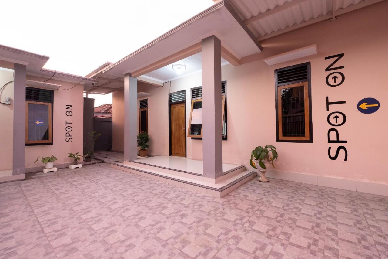 Spot On 1784 Tnc Residence Syariah Mataram Exterior photo